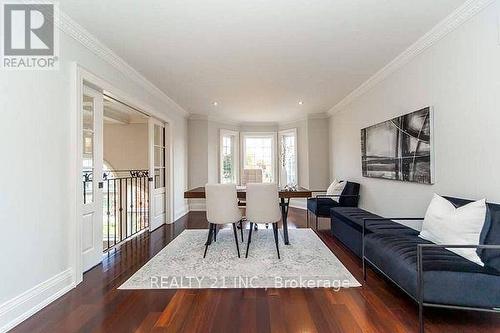 92 Hill Cres, Toronto, ON - Indoor Photo Showing Living Room