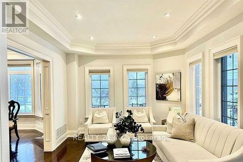 92 Hill Cres, Toronto, ON - Indoor Photo Showing Living Room