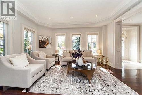 92 Hill Cres, Toronto, ON - Indoor Photo Showing Living Room