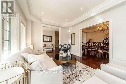 92 Hill Cres, Toronto, ON - Indoor Photo Showing Living Room