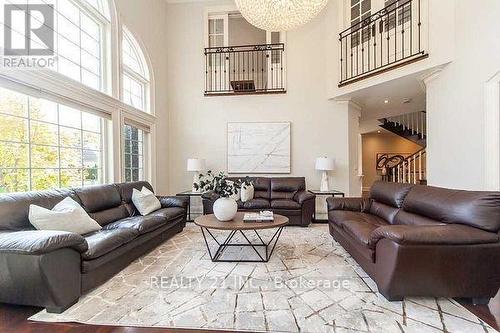 92 Hill Cres, Toronto, ON - Indoor Photo Showing Living Room