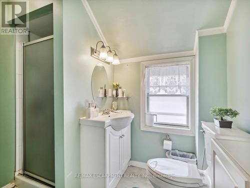 253 Albert Street, Oshawa, ON - Indoor Photo Showing Bathroom