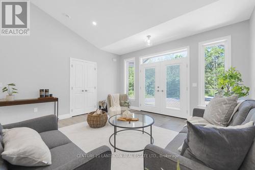 1713 Hollowview Road, Stirling-Rawdon, ON - Indoor Photo Showing Living Room