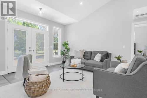 1713 Hollowview Road, Stirling-Rawdon, ON - Indoor Photo Showing Living Room