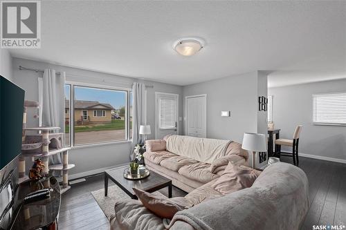 260 31St Street E, Prince Albert, SK - Indoor Photo Showing Living Room