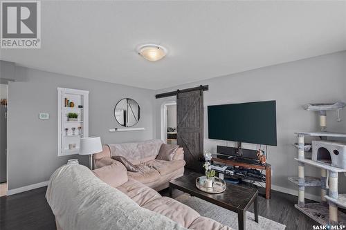 260 31St Street E, Prince Albert, SK - Indoor Photo Showing Living Room