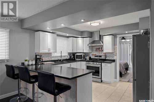 260 31St Street E, Prince Albert, SK - Indoor Photo Showing Kitchen With Stainless Steel Kitchen