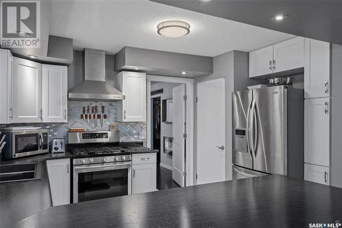 260 31St Street E, Prince Albert, SK - Indoor Photo Showing Kitchen With Stainless Steel Kitchen