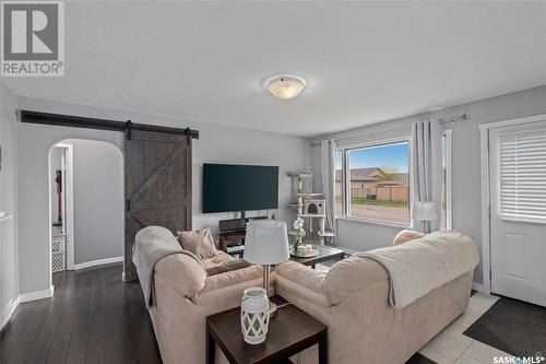 260 31St Street E, Prince Albert, SK - Indoor Photo Showing Living Room