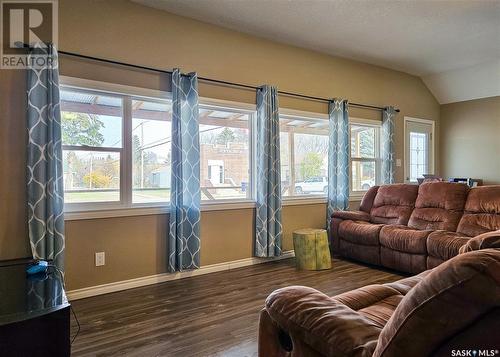 105 Main Street, Harris, SK - Indoor Photo Showing Living Room