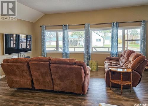 105 Main Street, Harris, SK - Indoor Photo Showing Living Room