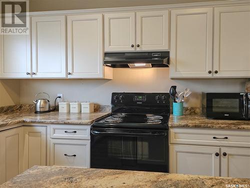 105 Main Street, Harris, SK - Indoor Photo Showing Kitchen