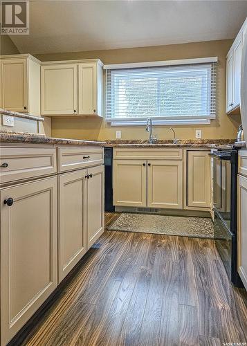 105 Main Street, Harris, SK - Indoor Photo Showing Kitchen