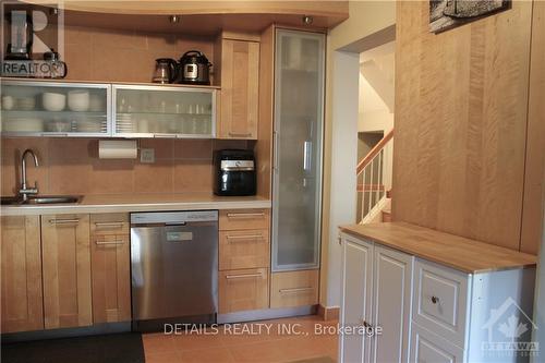 4E Maple Ridge Crescent, Ottawa, ON - Indoor Photo Showing Kitchen