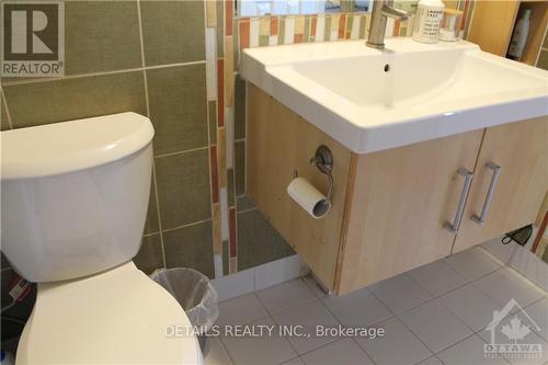 4E Maple Ridge Crescent, Ottawa, ON - Indoor Photo Showing Bathroom