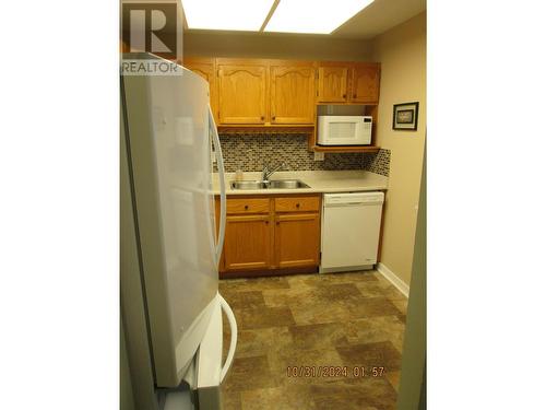 250 5 Street Se Unit# 209 Lot# 61, Salmon Arm, BC - Indoor Photo Showing Kitchen With Double Sink