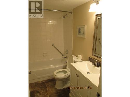 250 5 Street Se Unit# 209 Lot# 61, Salmon Arm, BC - Indoor Photo Showing Bathroom