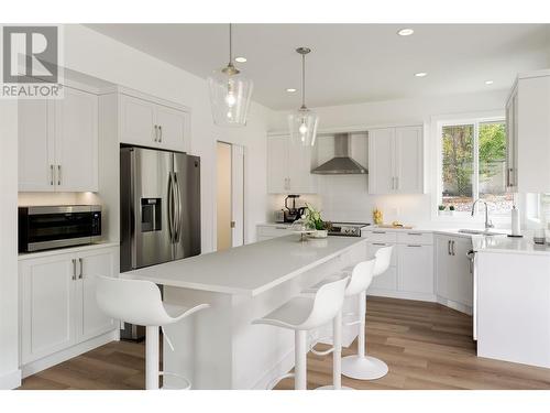 1992 Begbie Road, Kelowna, BC - Indoor Photo Showing Kitchen With Upgraded Kitchen