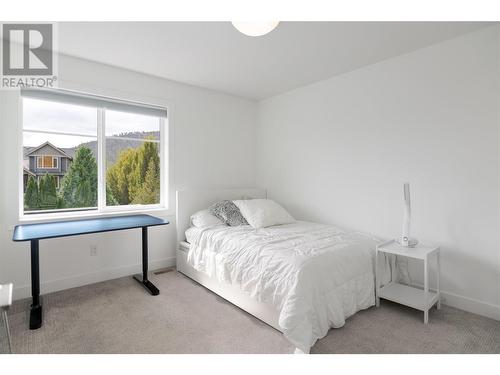 1992 Begbie Road, Kelowna, BC - Indoor Photo Showing Bedroom