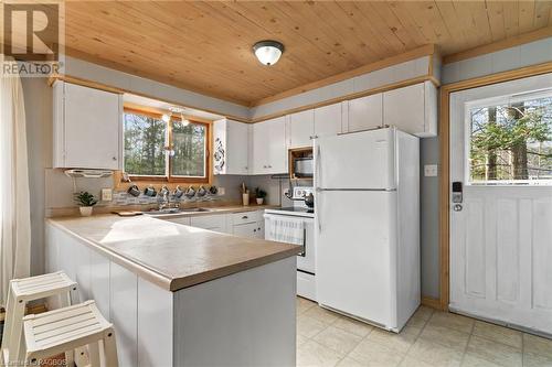 397 Mallory Beach Road, South Bruce Peninsula, ON - Indoor Photo Showing Kitchen With Double Sink