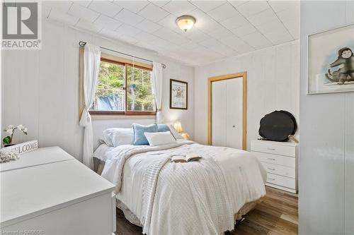 397 Mallory Beach Road, South Bruce Peninsula, ON - Indoor Photo Showing Bedroom