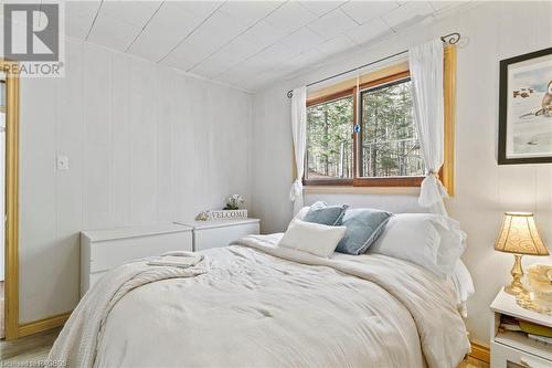 397 Mallory Beach Road, South Bruce Peninsula, ON - Indoor Photo Showing Bedroom