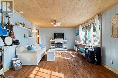 397 Mallory Beach Road, South Bruce Peninsula, ON - Indoor Photo Showing Living Room With Fireplace