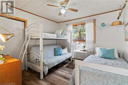 397 Mallory Beach Road, South Bruce Peninsula, ON - Indoor Photo Showing Bedroom