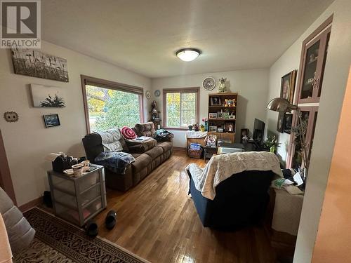 520 West Gore Street, Nelson, BC - Indoor Photo Showing Living Room