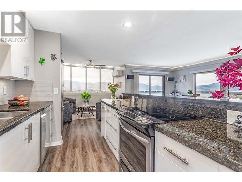 737 Leon Avenue Unit# 1401, Kelowna, BC - Indoor Photo Showing Kitchen With Upgraded Kitchen