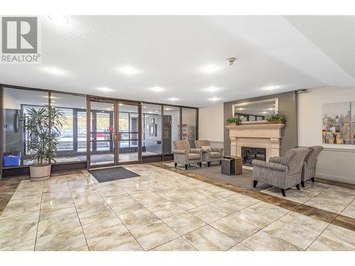 737 Leon Avenue Unit# 1401, Kelowna, BC - Indoor With Fireplace