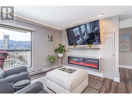 737 Leon Avenue Unit# 1401, Kelowna, BC - Indoor Photo Showing Living Room With Fireplace