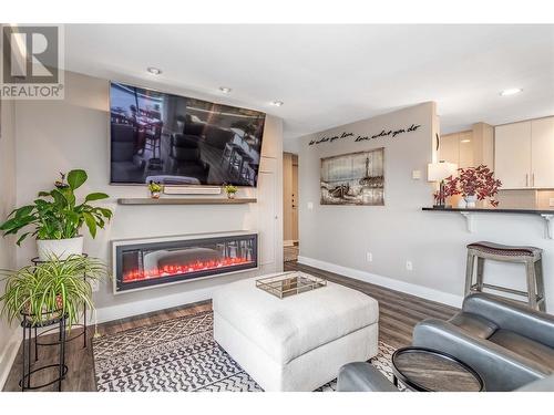 737 Leon Avenue Unit# 1401, Kelowna, BC - Indoor Photo Showing Living Room With Fireplace