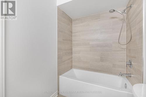 22 Kerfoot Crescent, Georgina, ON - Indoor Photo Showing Bathroom