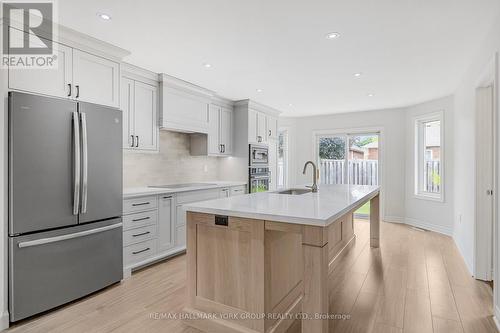 22 Kerfoot Crescent, Georgina, ON - Indoor Photo Showing Kitchen With Upgraded Kitchen