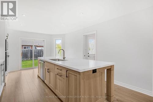 22 Kerfoot Crescent, Georgina, ON - Indoor Photo Showing Kitchen