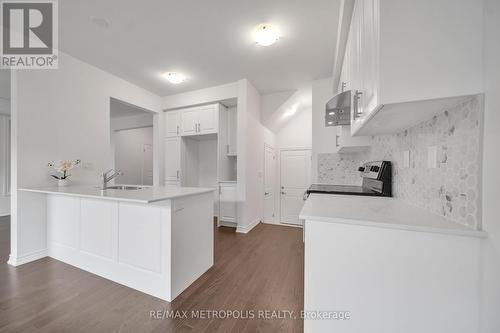 26 Gemini Drive, Barrie, ON - Indoor Photo Showing Kitchen