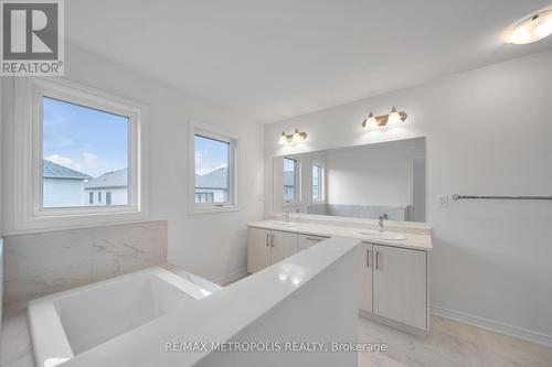 26 Gemini Drive, Barrie, ON - Indoor Photo Showing Bathroom