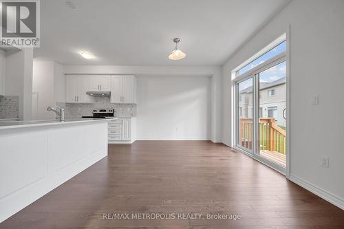 26 Gemini Drive, Barrie, ON - Indoor Photo Showing Kitchen