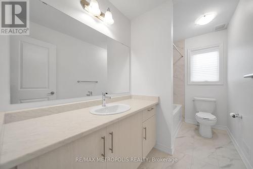 26 Gemini Drive, Barrie, ON - Indoor Photo Showing Bathroom