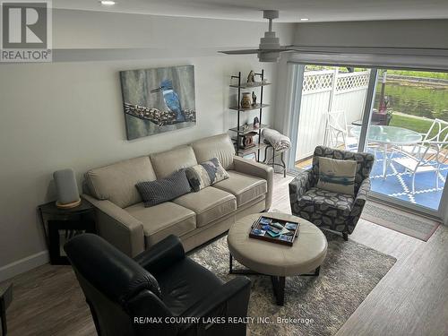 43 - 11 Laguna Parkway, Ramara, ON - Indoor Photo Showing Living Room