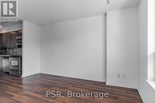 201 - 38 Joe Shuster Way, Toronto, ON - Indoor Photo Showing Kitchen