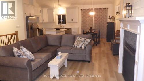 322 River Street W, Tweed, ON - Indoor Photo Showing Living Room