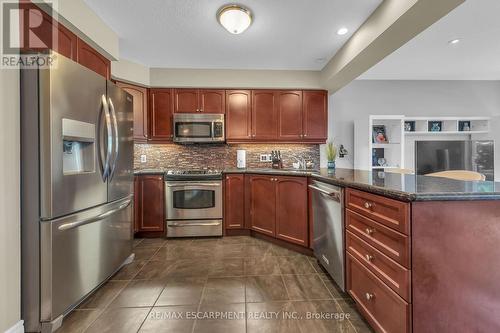 32 Aster Avenue, Hamilton, ON - Indoor Photo Showing Kitchen