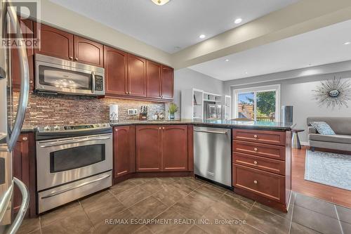 32 Aster Avenue, Hamilton, ON - Indoor Photo Showing Kitchen