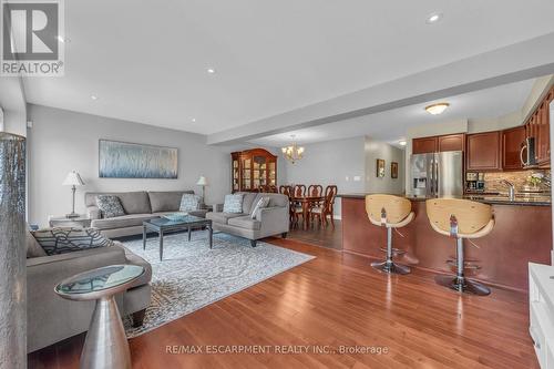 32 Aster Avenue, Hamilton, ON - Indoor Photo Showing Living Room