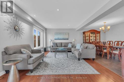 32 Aster Avenue, Hamilton, ON - Indoor Photo Showing Living Room