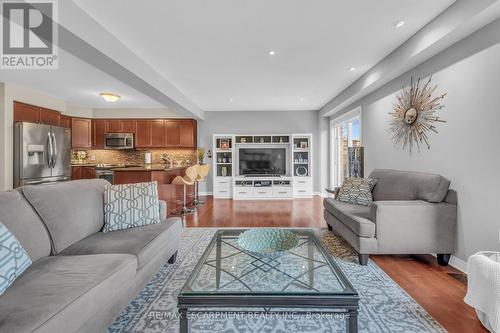 32 Aster Avenue, Hamilton, ON - Indoor Photo Showing Living Room