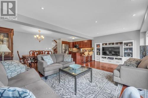 32 Aster Avenue, Hamilton, ON - Indoor Photo Showing Living Room