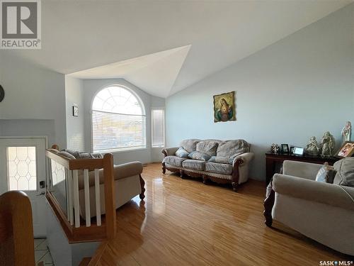 455 Guenter Bay, Saskatoon, SK - Indoor Photo Showing Living Room